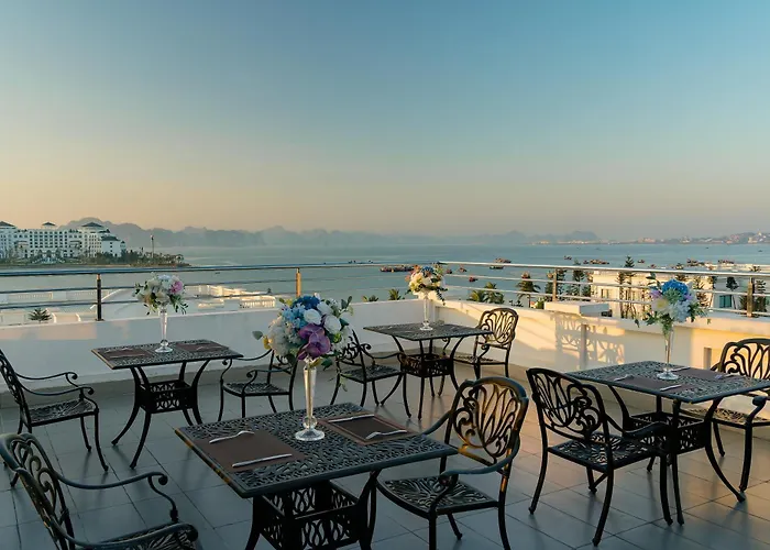 The One 3* Hạ Long