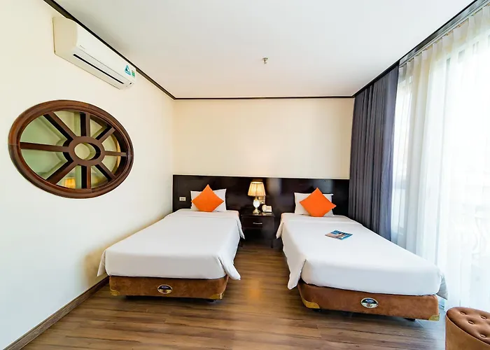 The One 3* Hạ Long