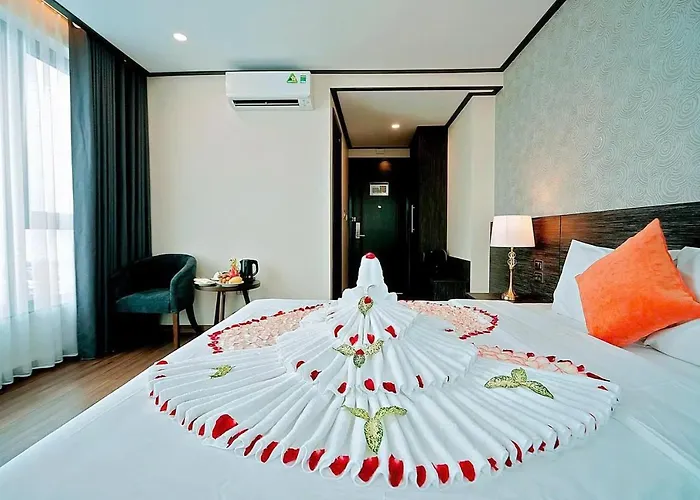 The One 3* Hạ Long