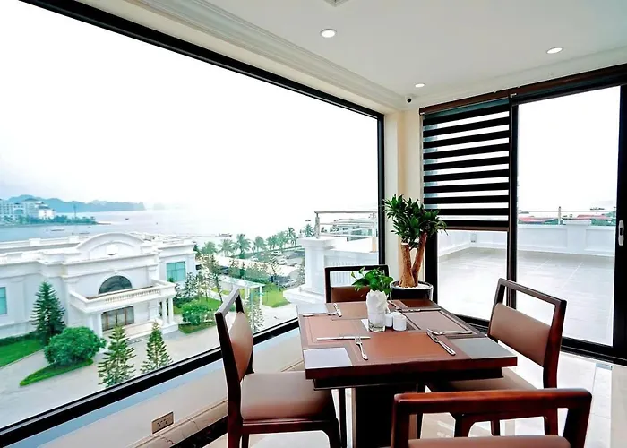 The One 3* Hạ Long