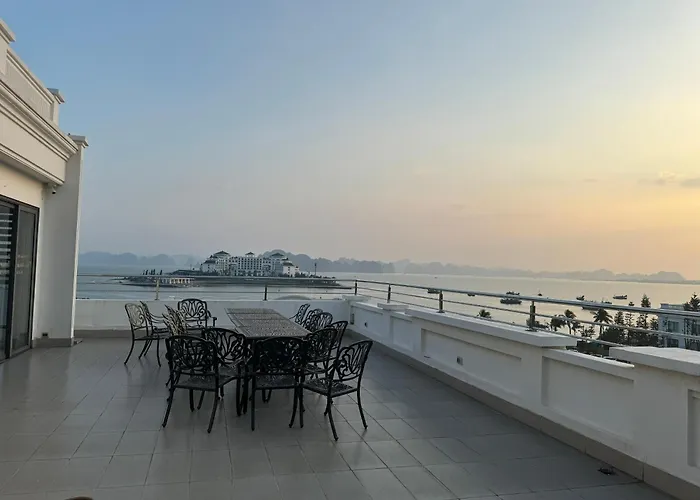 Khách sạn The One Hạ Long